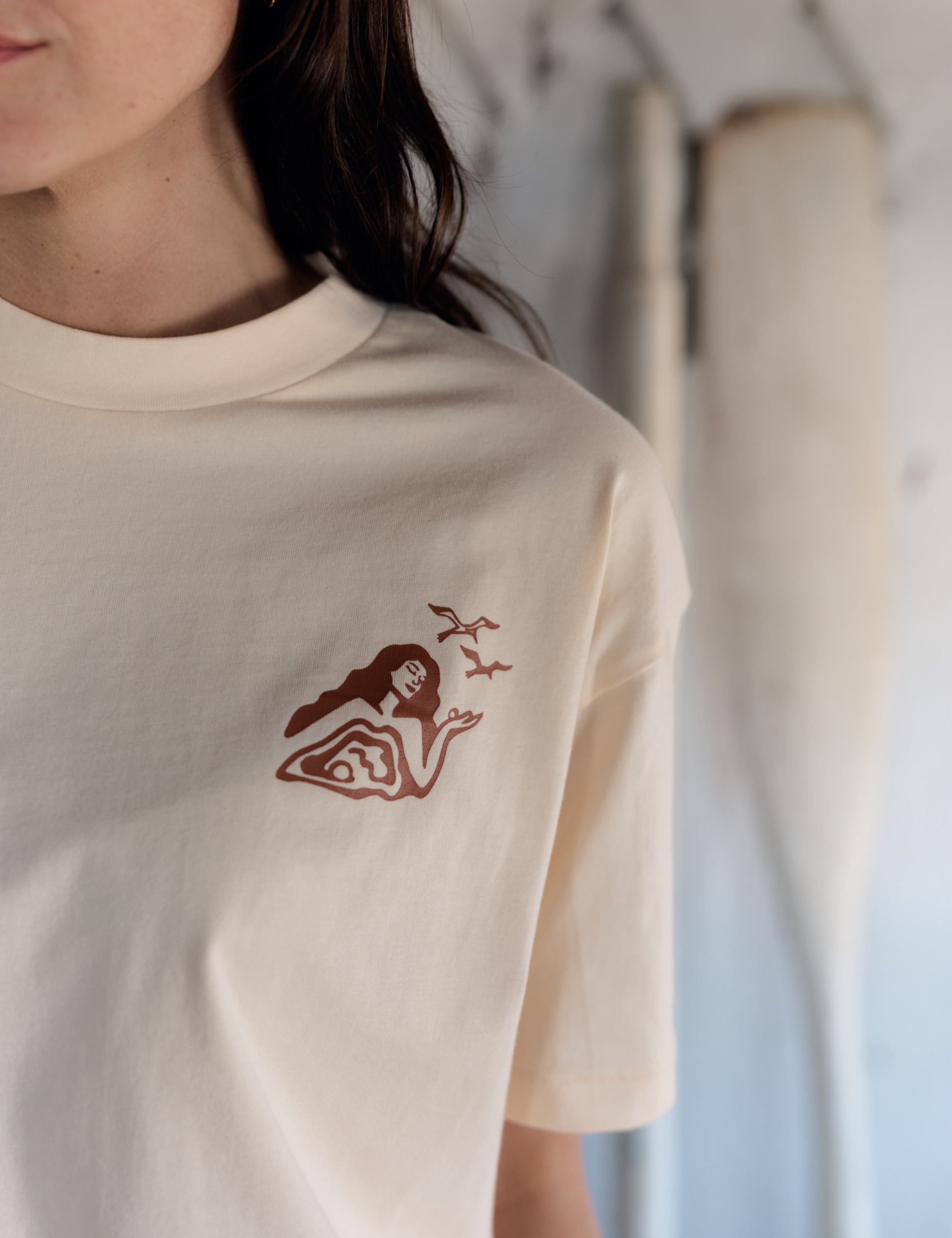 PEARL'S SHARK TEE